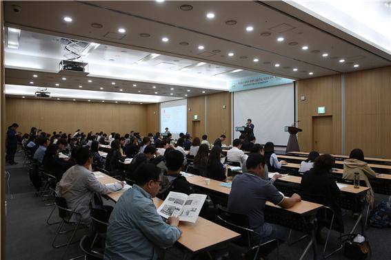  「역사도시 유적지 주변의 공공건축, 도전과 과제」 세미나 행사 관련 이미지1